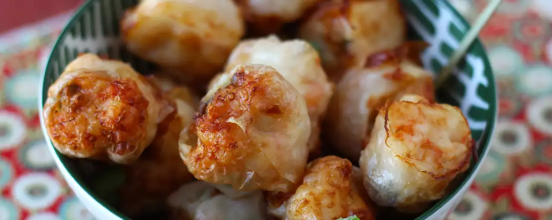 Garnalenhapjes in de stijl van loempia’s uit de heteluchtfriteuse