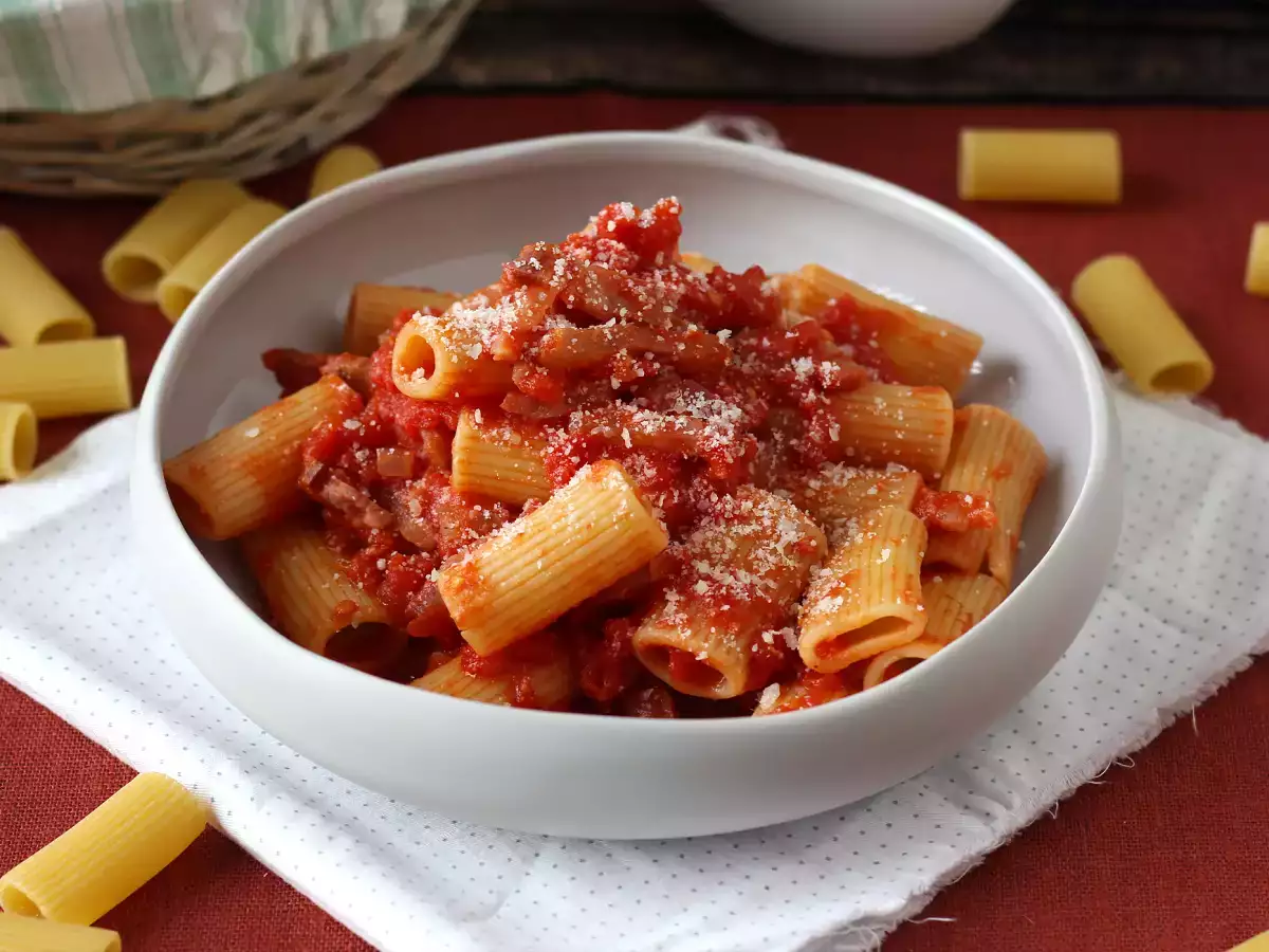 Recept Pasta all'amatriciana, het traditionele recept stap voor stap uitgelegd