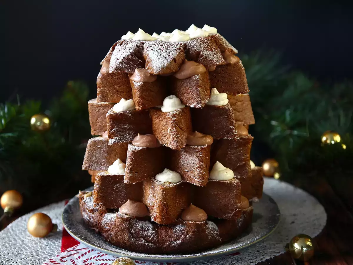 Recept Pandoro brioche gevuld met nutella crème en vanillecrème in de vorm van een kerstboom