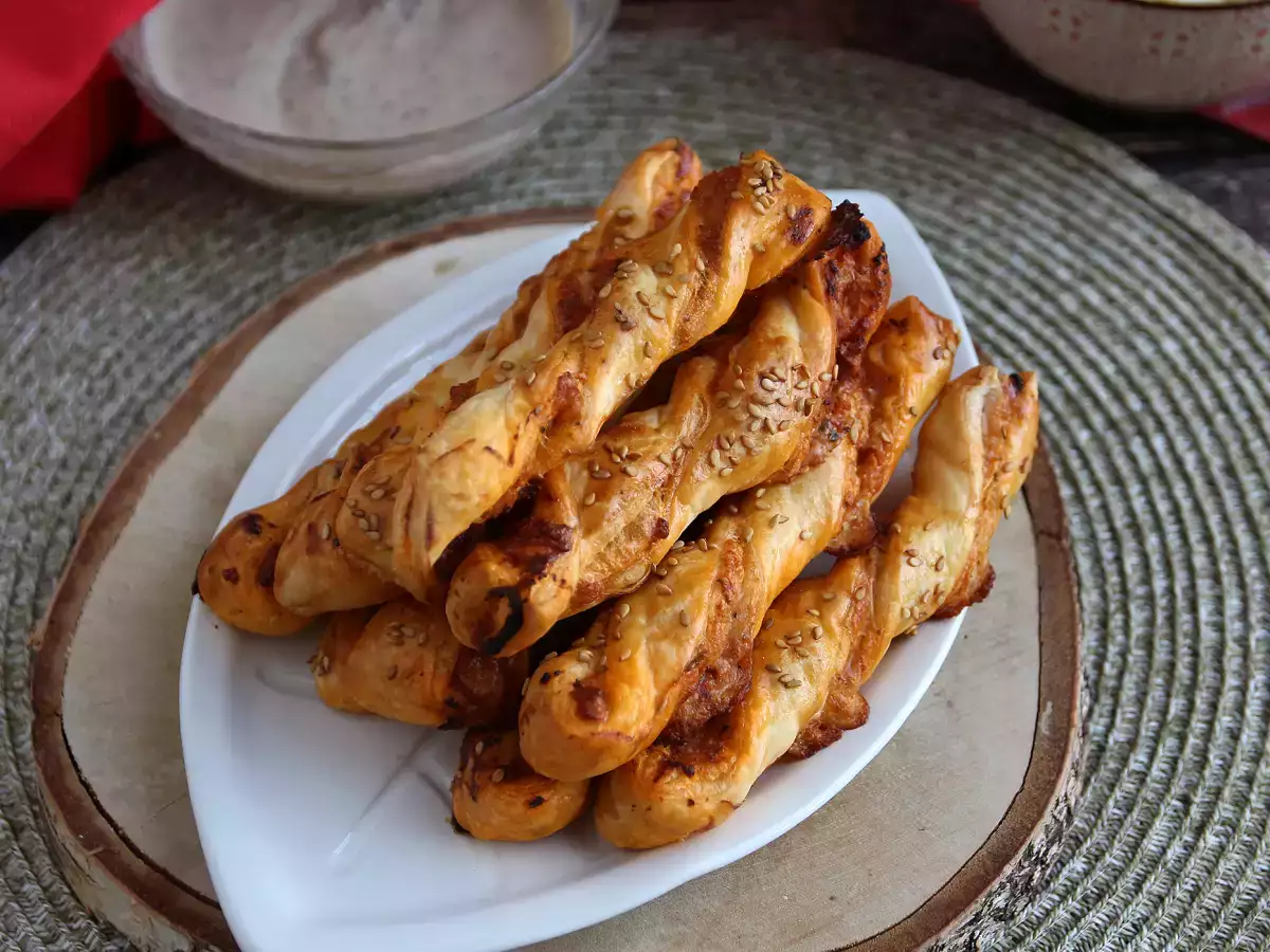 Recept Bladerdeeg torsades met pesto rosso en mozzarella