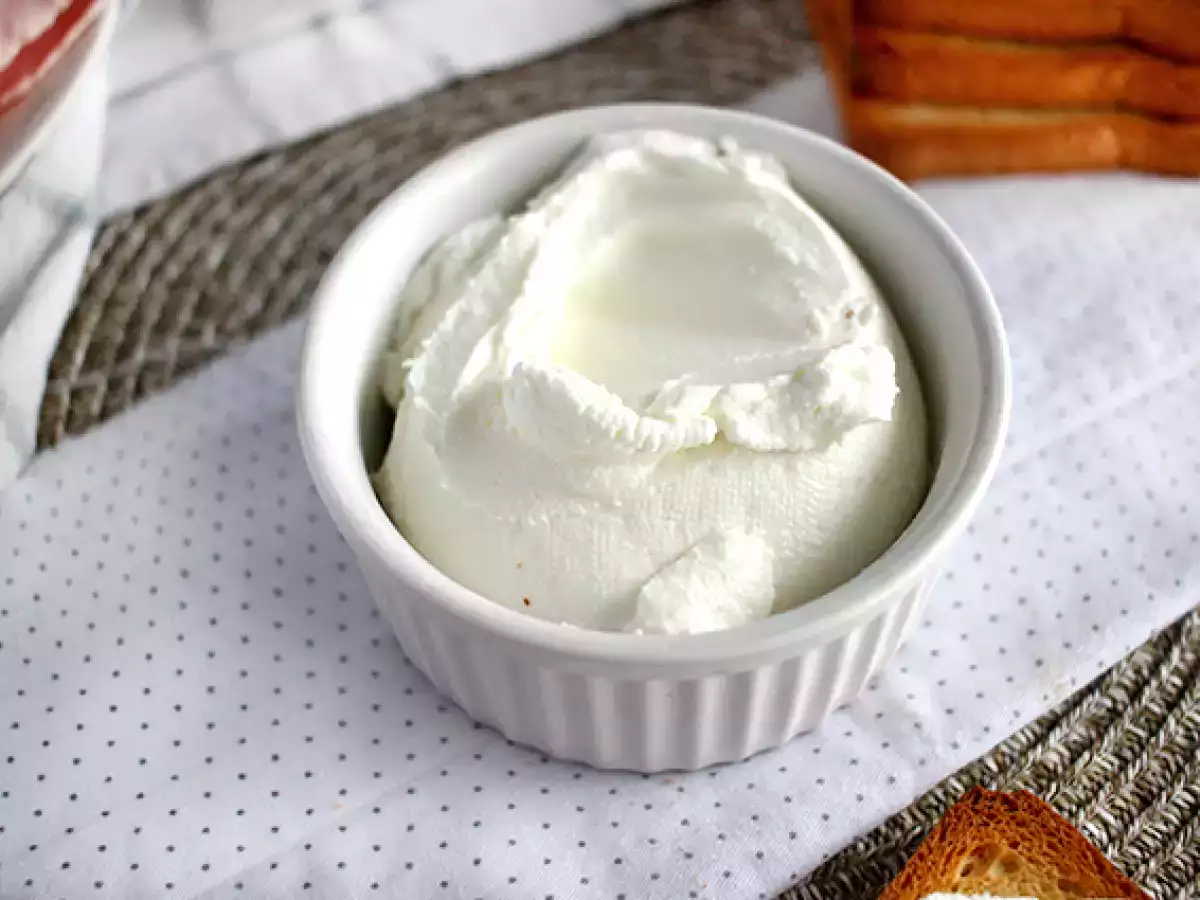 Recept Zelfgemaakte roomkaas (type philadelphia) met 2 ingrediënten