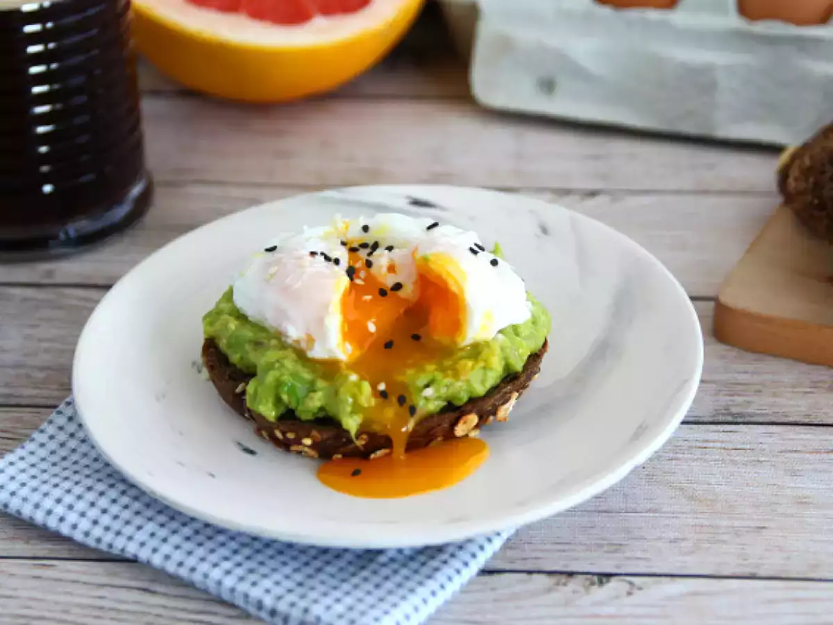 Recept Toast met avocado en gepocheerd ei - avocado toast