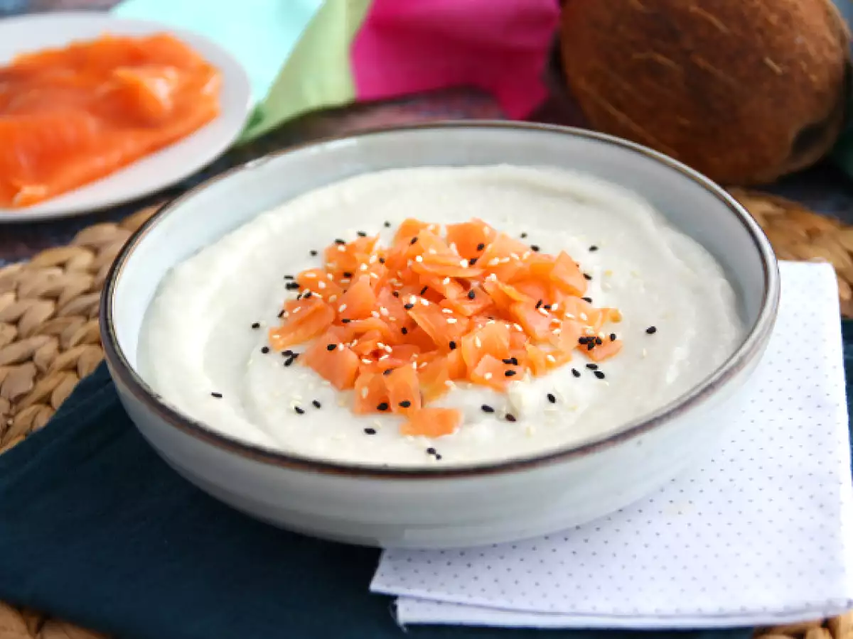 Recept Bloemkoolcrème, kokos en gerookte zalm