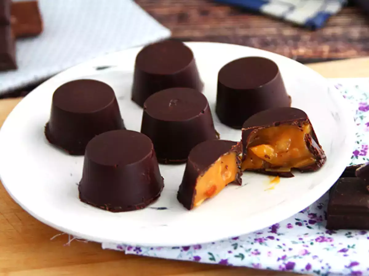Recept Chocolaatjes gevuld met gezouten boterkaramel en amandelen