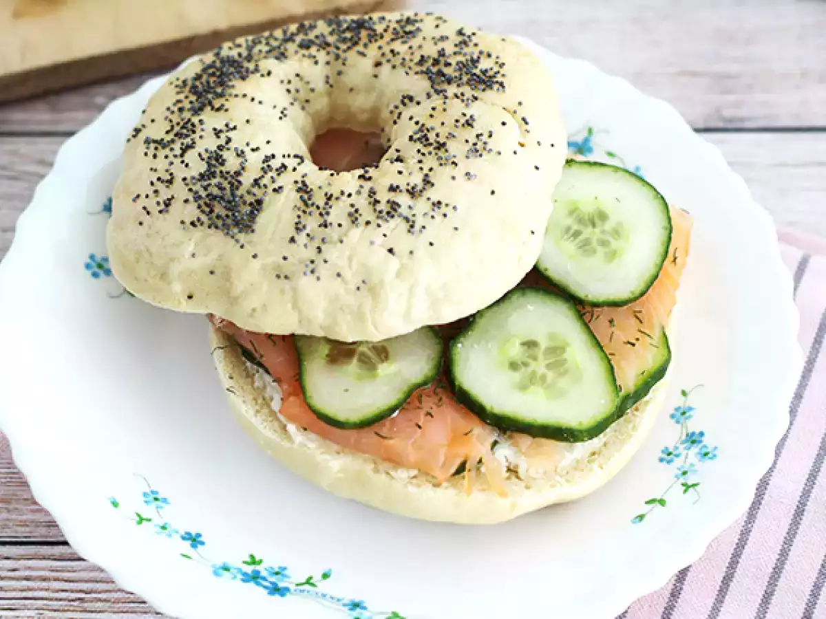 Recept Bagel met zalm, komkommer en verse kaas
