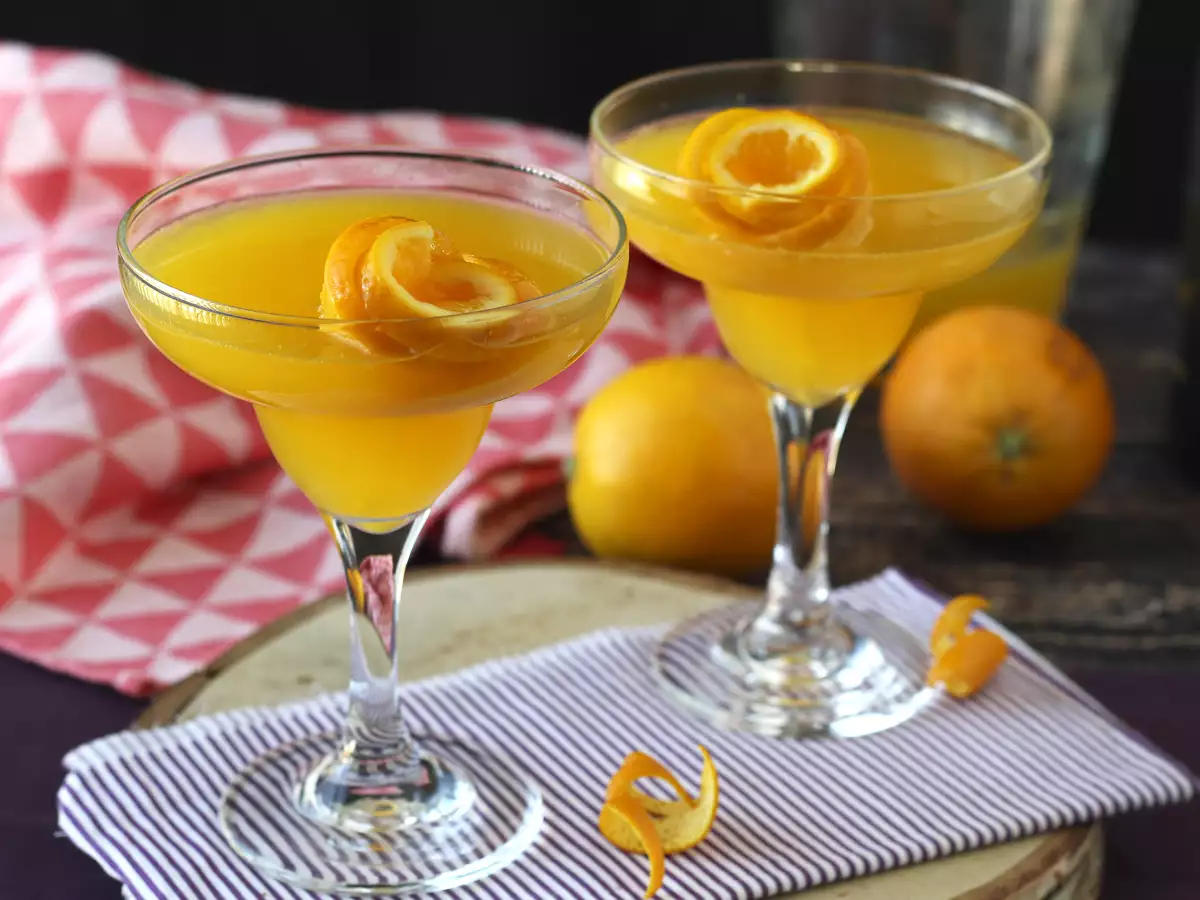 Recept Agua de valencia, de mediterrane cocktail met cava en sinaasappel die je thuis kunt maken.