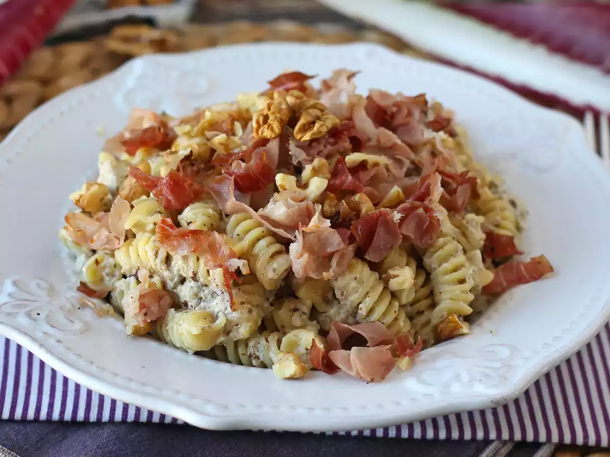 Recept Romige pasta met radicchio, knapperige spekjes en walnoten: snel en onweerstaanbaar recept
