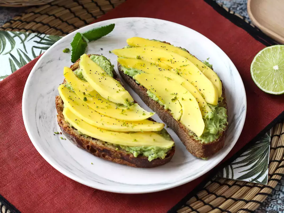 Recept Avocadotoast met mango en limoen: een fris, snel en lekker recept