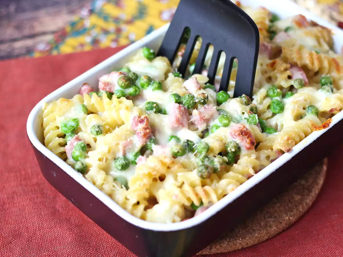 Recept Romig gebakken pasta met erwten en gegratineerde ham