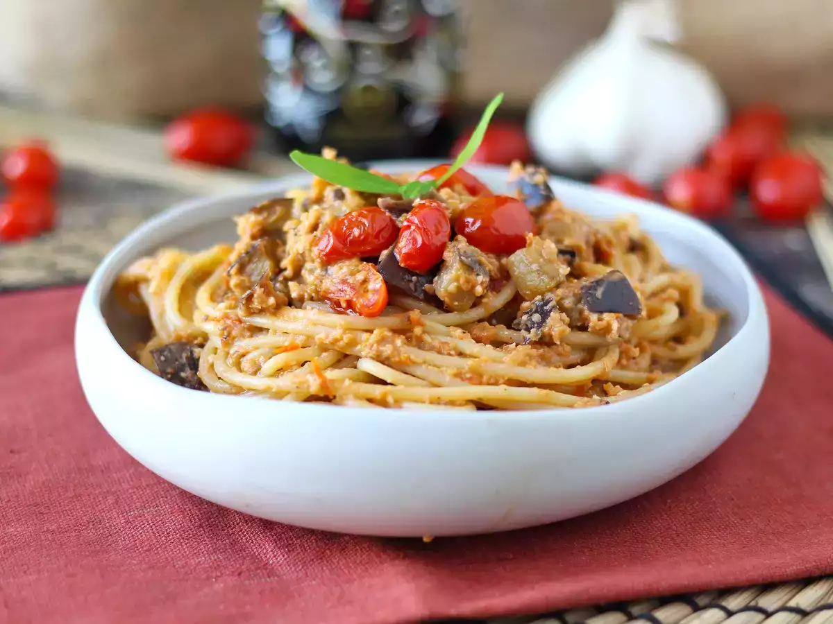 Recept Pasta met auberginecrème en kerstomaatjes: eenvoudig en lekker recept