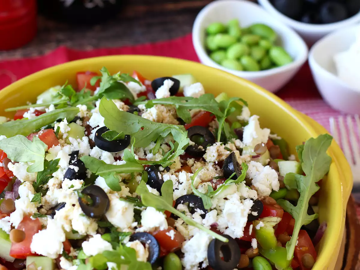 Recept Salade van linzen, feta en edamame met knapperige groenten