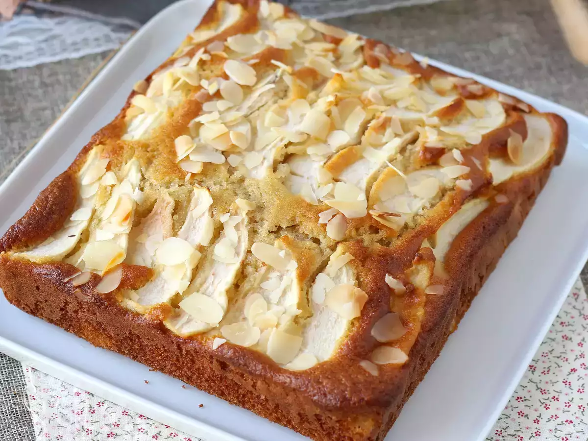 Recept Eenvoudige, smeuïge perentaart met amandelen