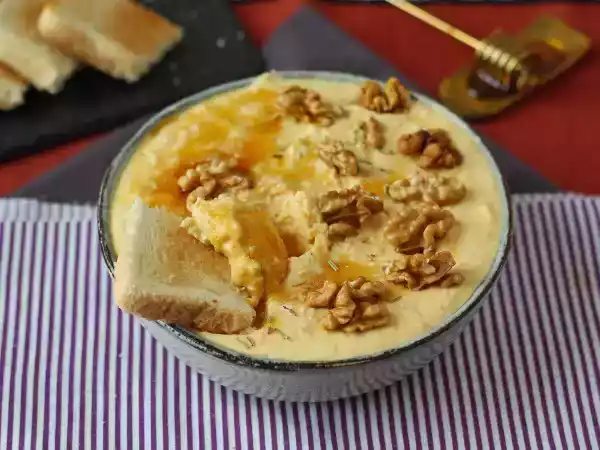 Recept Romige pompoen- en fetapaté met een vleugje honing