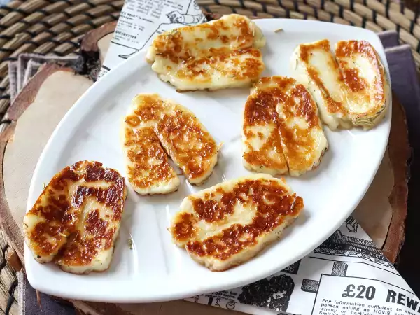 Recept In de pan gebakken halloumi met honing en rozemarijn, zoet-hartig
