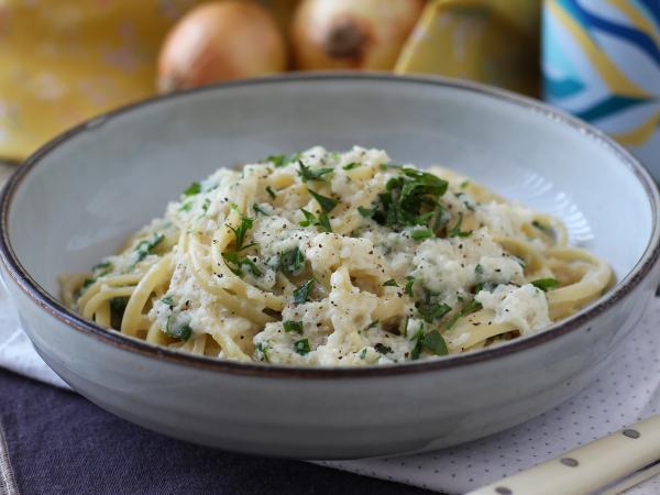 Recept Romige uienpasta: een lekker en supergoedkoop voorgerecht!