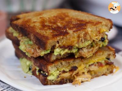 Recept Amerikaanse gegrilde kaas maxi sandwich: kip, avocado, bacon