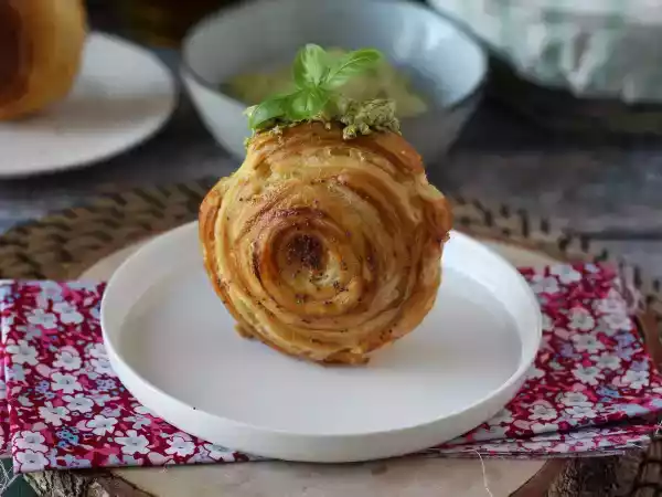 Recept Gemakkelijk gezouten new york broodje met pesto en fromage frais met 4 ingrediënten