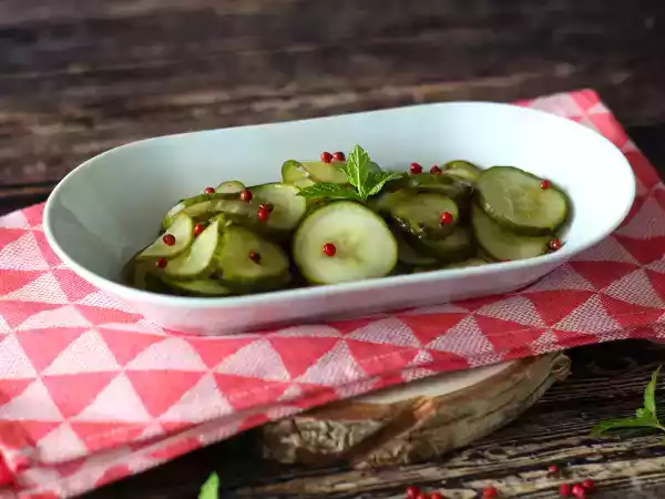 Recept Zoetzure komkommers: een snel en lekker bijgerecht voor de zomer!