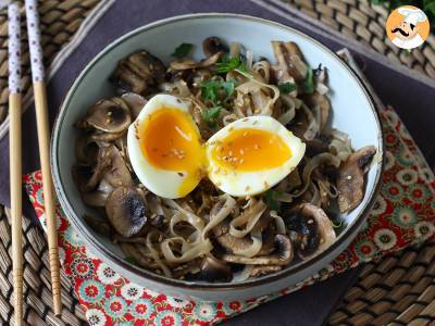 Recept Rijstnoedels met champignons en een zachtgekookt ei!