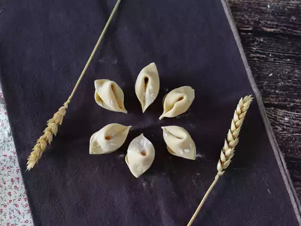 Recept Zo maak je zelfgemaakte pasta: sorpresine, een mooie kleine pasta