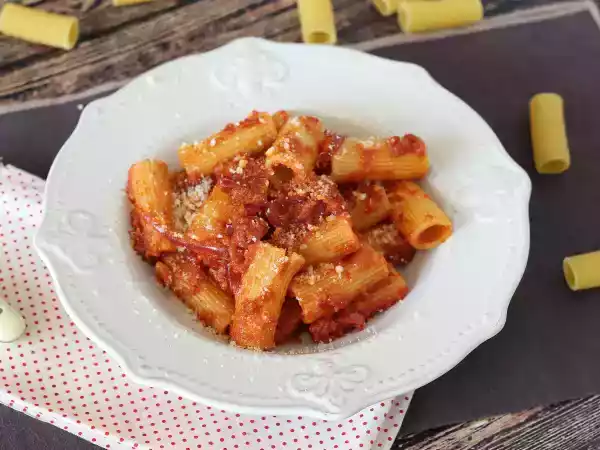 Recept Pasta met 'nduja, een makkelijk te maken calabrisch pastagerecht