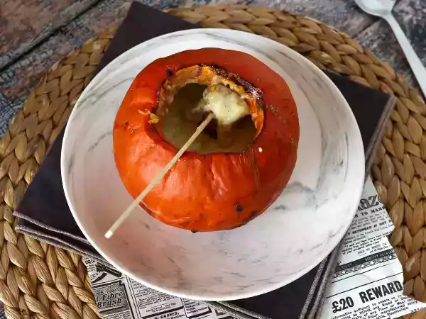 Recept Herfstige reblochon fondue in een pompoenschotel!