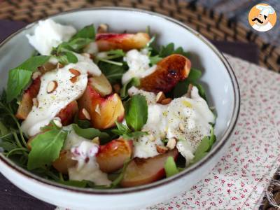 Recept Zoete en hartige salade met geroosterde perziken, rucola en burrata (zoete zomersmaken)