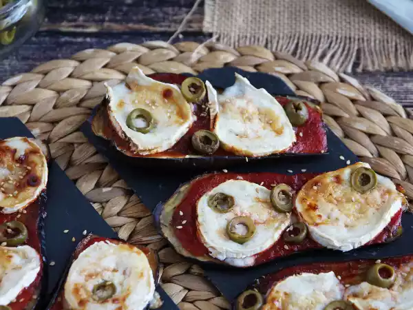 Recept Toast van aubergine met coulis van tomaat en geitenkaas