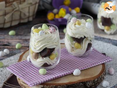 Recept Glaasjes met paasbrownie en slagroom