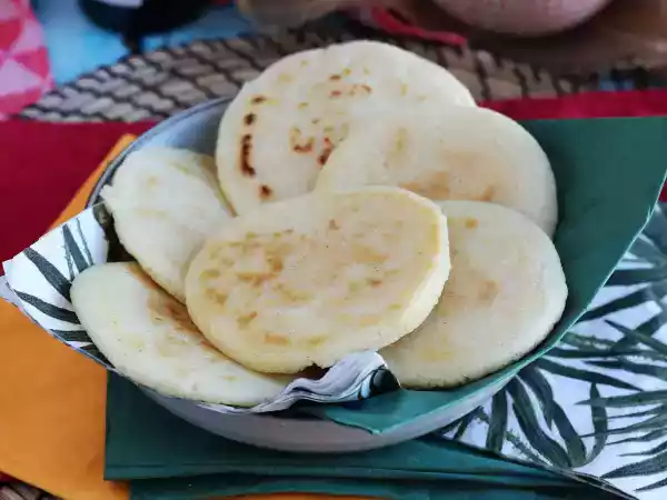 Recept Venezolaanse arepas, glutenvrije broodjes gemaakt met slechts 3 ingrediënten