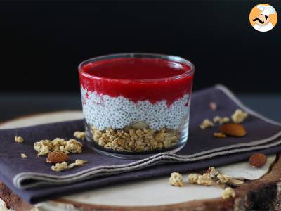 Recept Verrines van chia pudding met kokosmelk, frambozen en granola