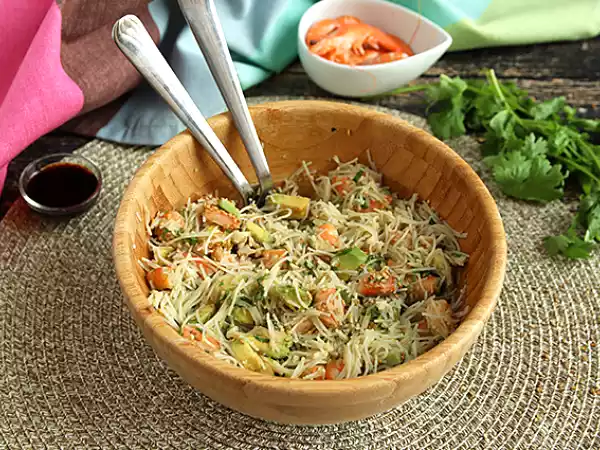 Recept Vermicelli-salade met garnalen, avocado, ei en koriander
