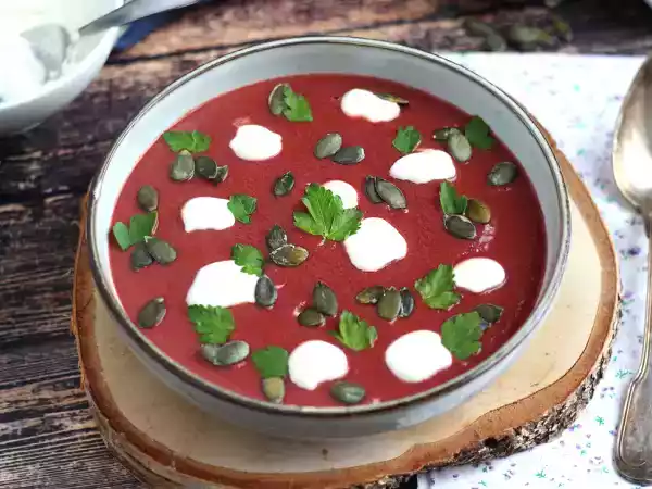 Recept Makkelijke en kleurrijke rode bietensoep
