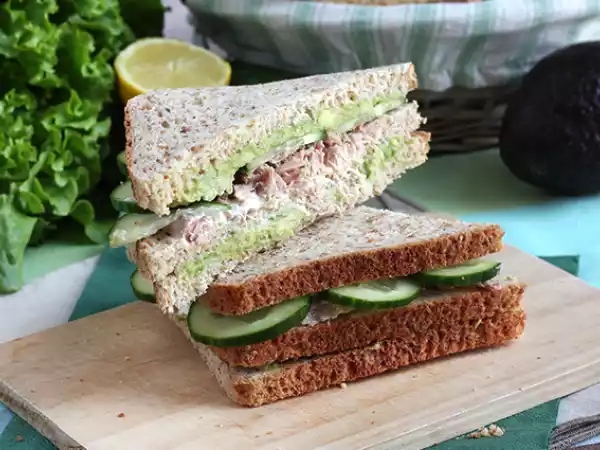 Recept Club sandwich met tonijn en avocado
