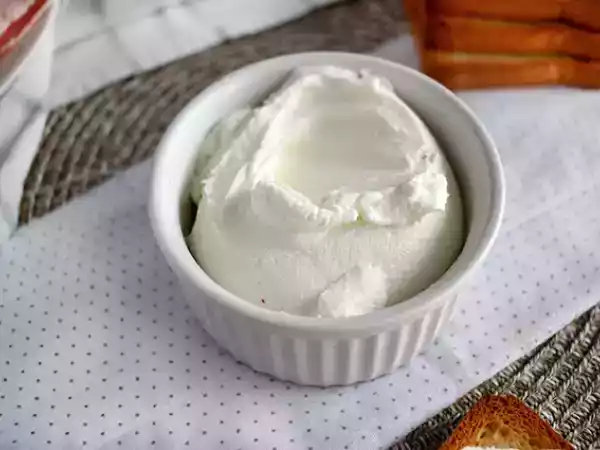 Recept Zelfgemaakte roomkaas (type philadelphia) met 2 ingrediënten