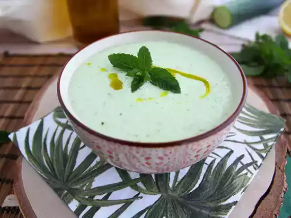 Recept Koude komkommer- en muntsoep