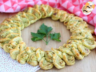 Recept Bladerdeegkrans met pesto voor het aperitief