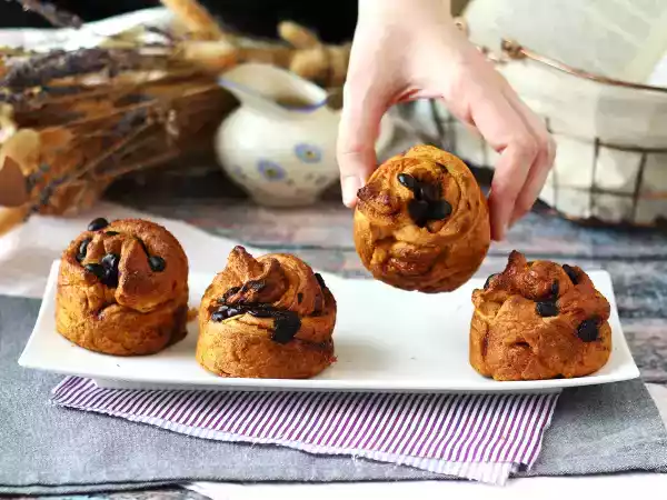 Recept Cruffins, de combinatie van een croissant en een muffin, met custard en chocolade