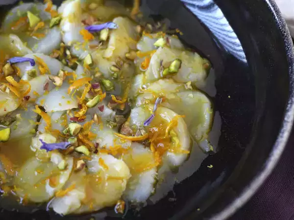 Recept Carpaccio van sint-jakobsschelpen met citrusvinaigrette en pistachenoten, een elegante en gemakkelijk te bereiden voorgerecht