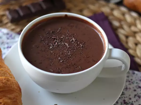 Recept Zelfgemaakte warme chocolademelk: het makkelijke recept voor dikke, glanzende, zijdezachte chocolademelk