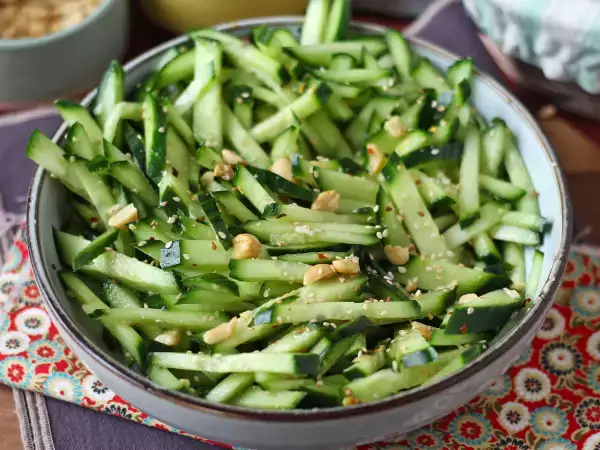 Recept Pikante komkommersalade met pinda's