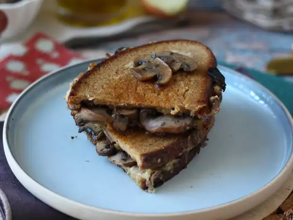Recept Tosti met champignons en geraspte kaas