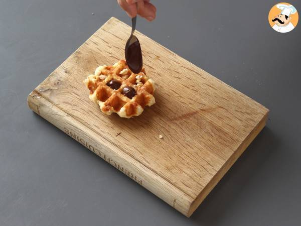 Wafels met fruit, chocolade en slagroom - Voorbereiding stap 3