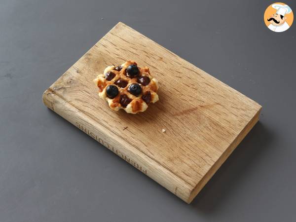 Wafels met fruit, chocolade en slagroom - Voorbereiding stap 4