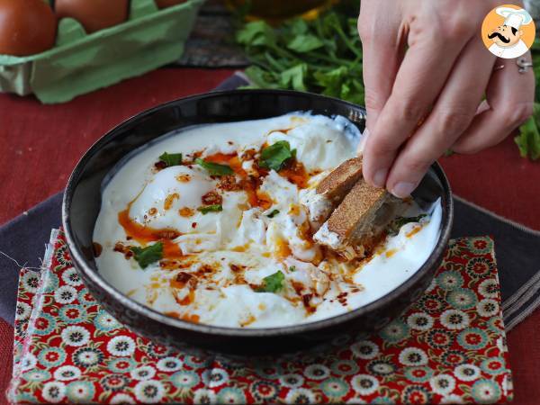 Turkse eieren op yoghurtbasis met kruidige olie - çilbir - Voorbereiding stap 6