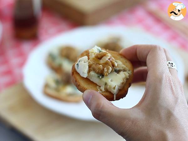 Toast met roquefort, walnoten en honing - Voorbereiding stap 3