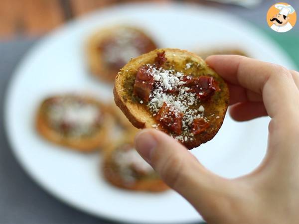 Toast met pesto, parmezaan en zongedroogde tomaat - Voorbereiding stap 3