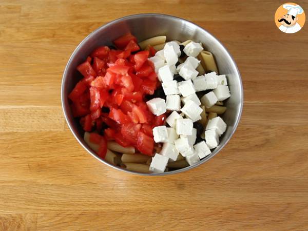 Salade van pasta, tomaat, feta en olijven - Voorbereiding stap 2