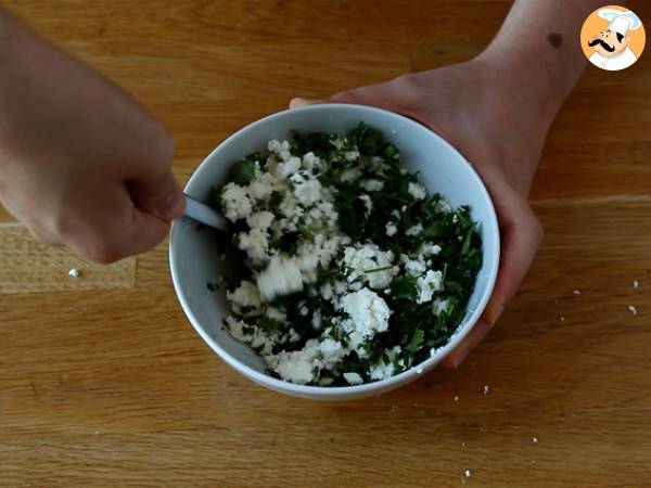 Turkse pannenkoeken gevuld met feta, citroen en peterselie - Gözleme - Voorbereiding stap 4