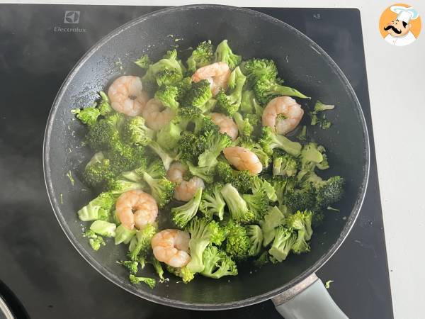 Broccoli en garnalen in een pittige Koreaanse saus - een eenvoudige, evenwichtige en pittige maaltijd - Voorbereiding stap 2